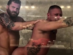 BREEDMERAW Riley Mitchel Barebacks Tyler Griz In Shower